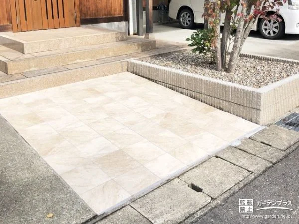 No.24332 化粧ブロックに砂利を入れ整った印象にした植栽スペース工事[施工後]