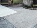 コンクリート洗い出し仕上げの玄関前