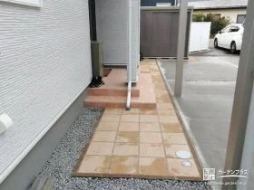 ナチュラルなアプローチ兼園路[施工後]