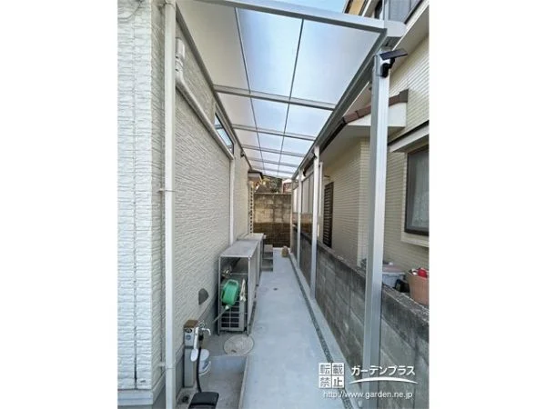 犬走りにテラス屋根とコンクリートを施工し家事空間とした工事