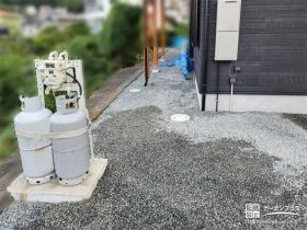 犬走りの雑草対策[施工後]