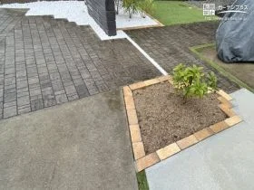 オレンジのレンガが可愛らしい植栽スペース[施工後]