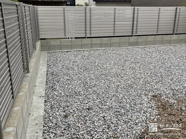 生垣の手入れが軽減され見た目もすっきりと洗練された印象のお庭工事
