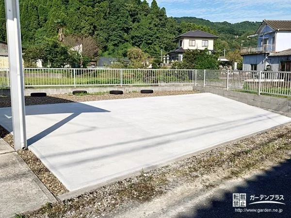 砂利敷きのお庭にコンクリートを打ちローメンテナンス化した工事