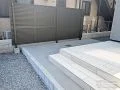 明るいカラーのタイルデッキが爽やかなアウトドア空間となる工事