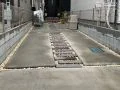駐車スペース兼アプローチを彩る枕木材
