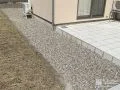 いつでも清潔に保てる犬走りに