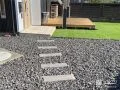 お庭にしっかりと雑草対策を施し快適に
