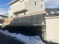 視線をしっかり遮り、自然のぬくもりを感じられる目隠しフェンス