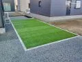 転んでもケガをしにくい素材の人工芝スペース