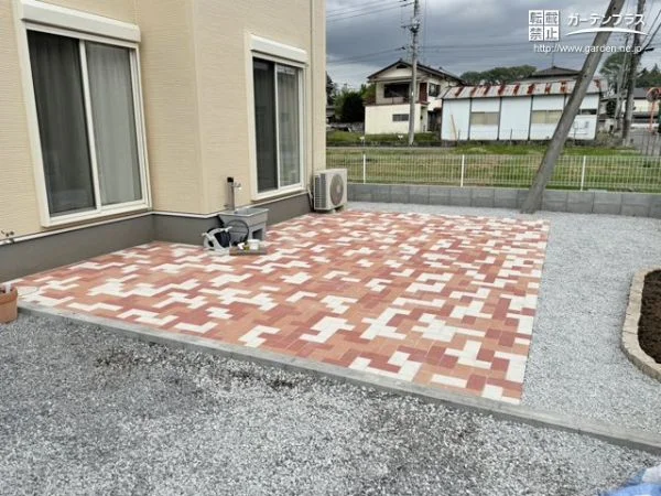 No.24426 雑草を防ぎ多用途に活躍するインターロッキングテラスへリフォーム工事[施工後]