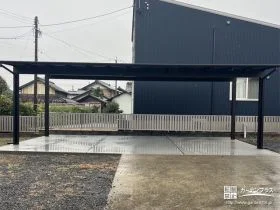 お車を雨風や夏場の暑さから守る3台用カーポートの設置工事