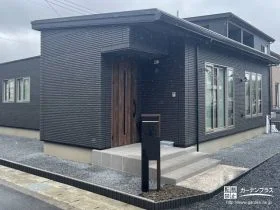 スリムでスタイリッシュな機能門柱[施工後]