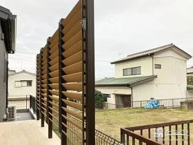 パネルを自由に開け閉めできる目隠し[施工後]