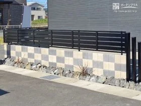 市松格子柄が目を引く境界塀[施工後]