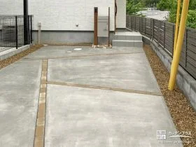 レンガの目地が温かみを感じるアクセントとなる駐車スペース工事