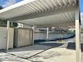ホワイト系のカラーでまとまり感のある機能性抜群の駐車スペース