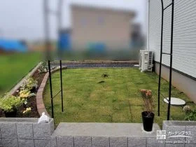 温かみのある風合いのレンガの花壇[施工後]