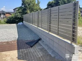 プライバシーを守る！モダンな目隠しフェンス[施工後]