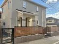 木の温もりを感じるクローズ外構