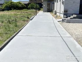 お住まい周りにコンクリートを打ち駐車スペースも設けた工事