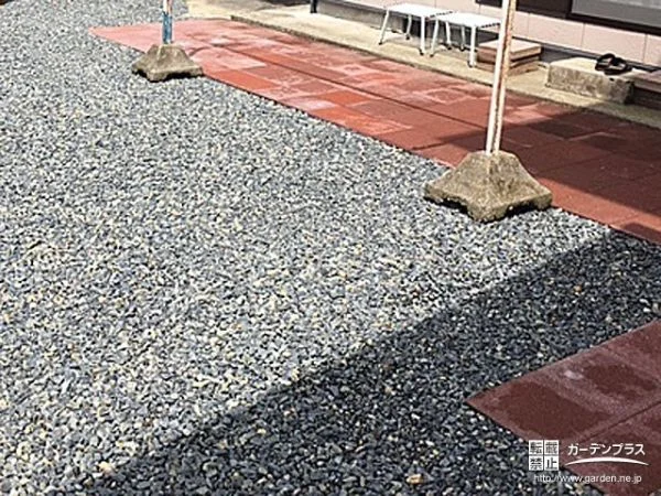 大きな庭石や植栽を撤去し整地をして雑草対策をしたお庭工事