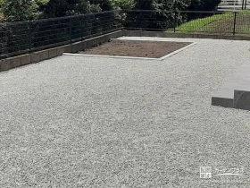 主庭に雑草対策を施し一画には植栽スペースを施工[施工後]