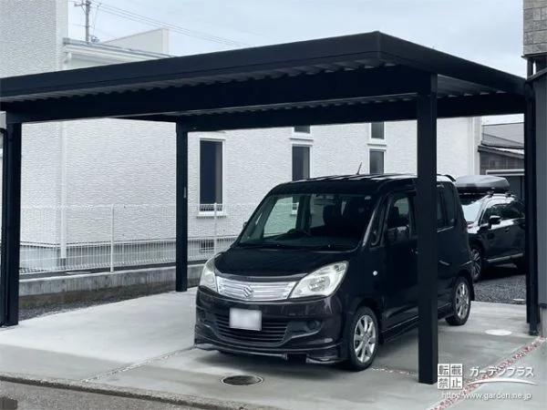 ブラックカラーのエクステリアで統一しモダンに仕上げた外構工事