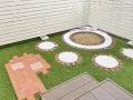 可愛らしい肉球デザインの植栽スペース