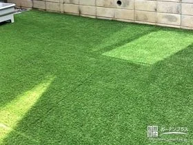 草むしりの手間をかけずに緑を楽しめる人工芝敷きのお庭[施工後]