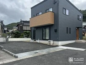 駐車スペース入り口にコンクリートを打設し出入りを快適にした工事