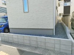 土留めと防草シートで暮らしやすい住まいへ[施工後]