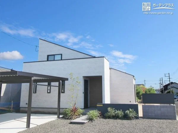 無駄を省いた美しさを意識したモノトーン×植栽のモダンな新築外構