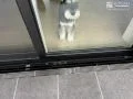 室内をフラットにつなぐ工夫を施したタイルデッキ