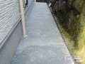 建物周りも清潔に保てるようコンクリートで雑草対策
