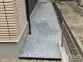 見切りを設けることで砂利の飛び出しを防止