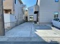 駐車スペースとアプローチを一体化し旗竿地の魅力を引き出す新築外構