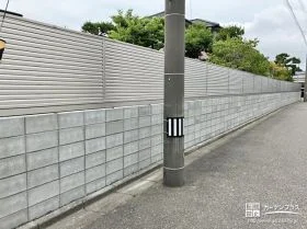 外からの視線をシャットアウト！スッキリとしたデザインの目隠しフェンス[施工後]