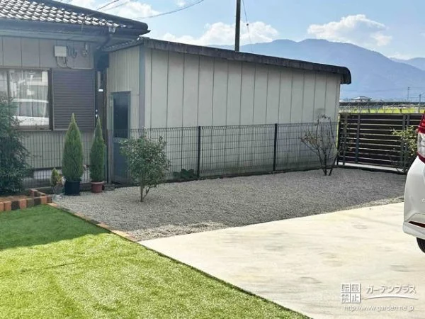 砂利を敷設した水はけの良い植栽スぺース