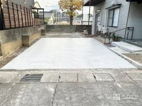 砂利の駐車スペースにコンクリートを打ち排水性を向上させた工事