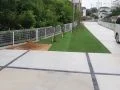 コストを抑えておしゃれに！人工芝スペースを活かした駐車場拡張