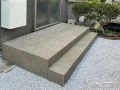 デッキにステップを取り付けお庭との行き来をスムーズにした工事