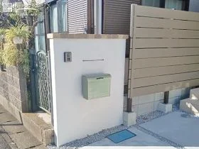 温もりのある南欧スタイルの玄関アプローチ[施工後]