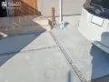 機能的で美しいコンクリート仕上げの駐車場