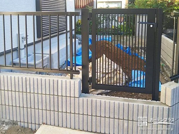 外部からの侵入を防ぎつつお庭へのの出入りが便利な敷地境界工事