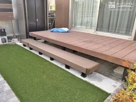スムーズで安全に行き来できるデッキステップ[施工後]