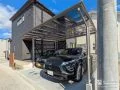 玄関前の枕木材がナチュラルモダンなお住まいにマッチした工事