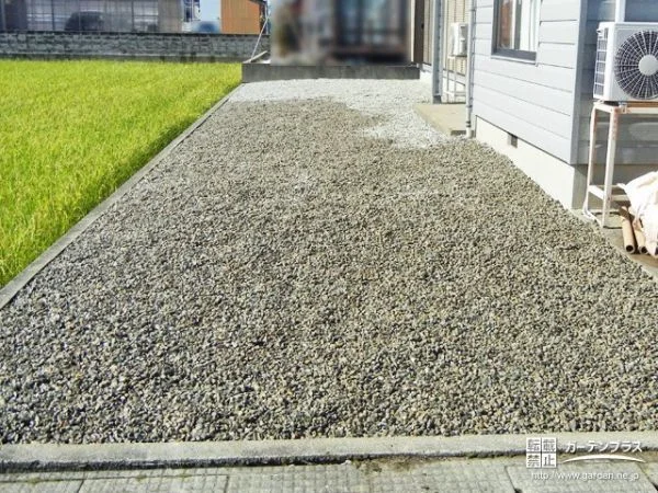 No.24582 建物周りを草むしりの手間をかけずに綺麗に保つリフォーム工事[施工後]