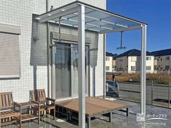 洗濯物干し等の家事スペースとして利用できるテラス屋根設置工事