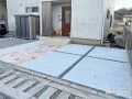 スリットを入れる形を工夫しデザイン性を高めた駐車スペース工事
